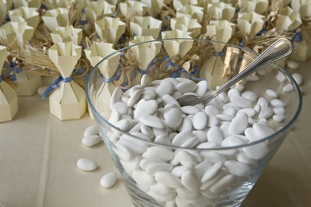 https://www.eg-wedding.it/wp-content/uploads/2023/12/confetti-2092583_640.jpg